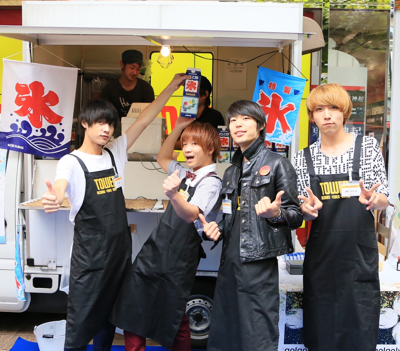 go!go!vanillas「バニラ祭り」大盛況、号外にはワンマンツアー詳細も