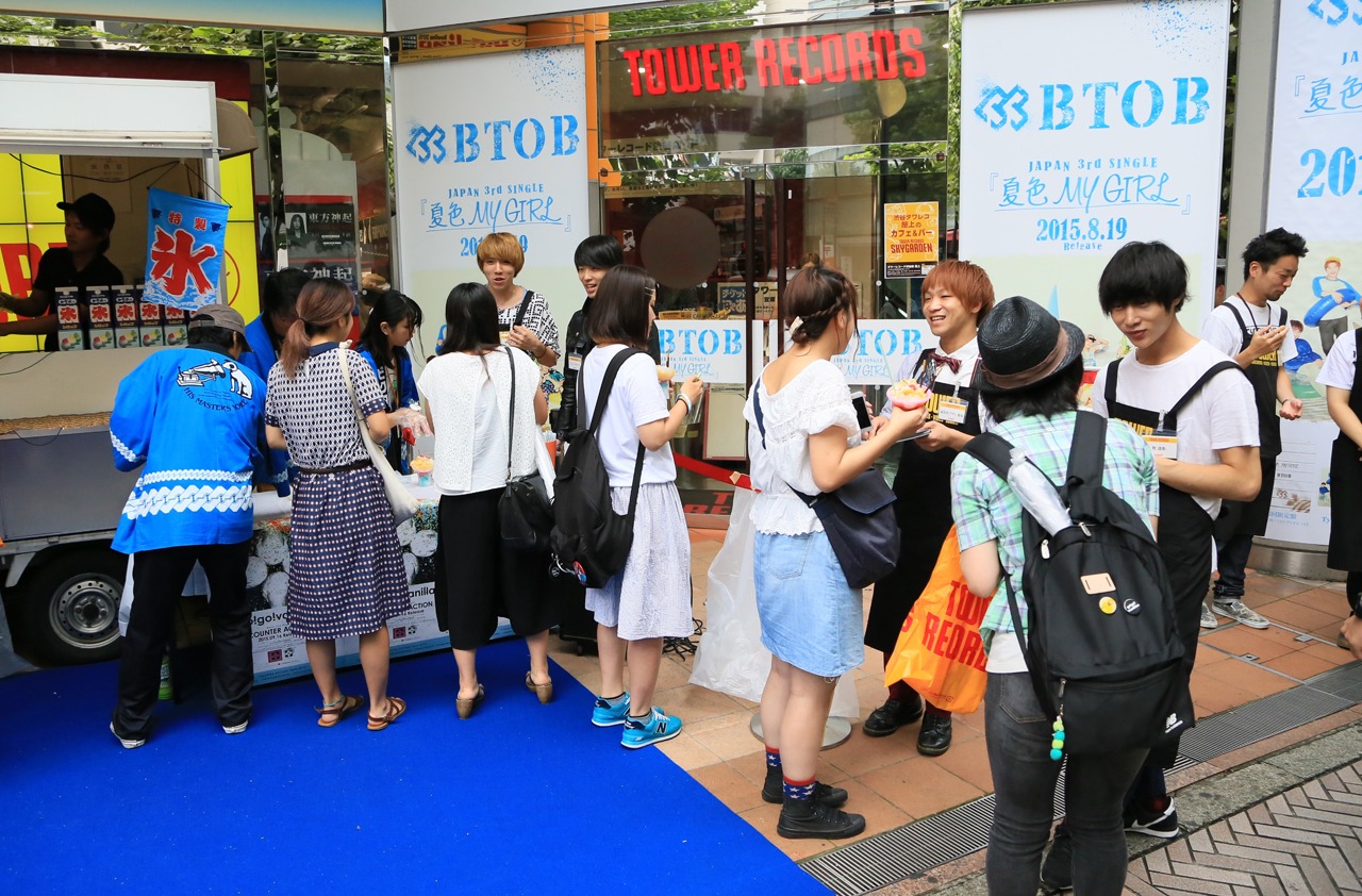 go!go!vanillas「バニラ祭り」の様子。（写真提供：ビクターエンタテインメント）