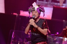 サザンオールスターズ「おいしい葡萄の旅」東京・日本武道館公演の様子。（撮影：岸田哲平）