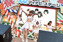 GALETTeによるライブの様子。