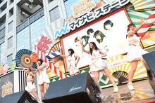 GALETTeによるライブの様子。