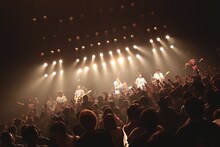 神聖かまってちゃんのアンコールでゆるめるモ！が乱入した様子。（撮影：ハヤシサトル）