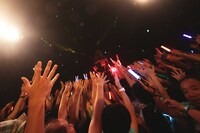 「神聖ゆるかまってめるモ！ちゃん」の様子。（撮影：ハヤシサトル）