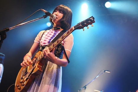 柴田ゆう(Vo, G)(撮影:後藤壮太郎)