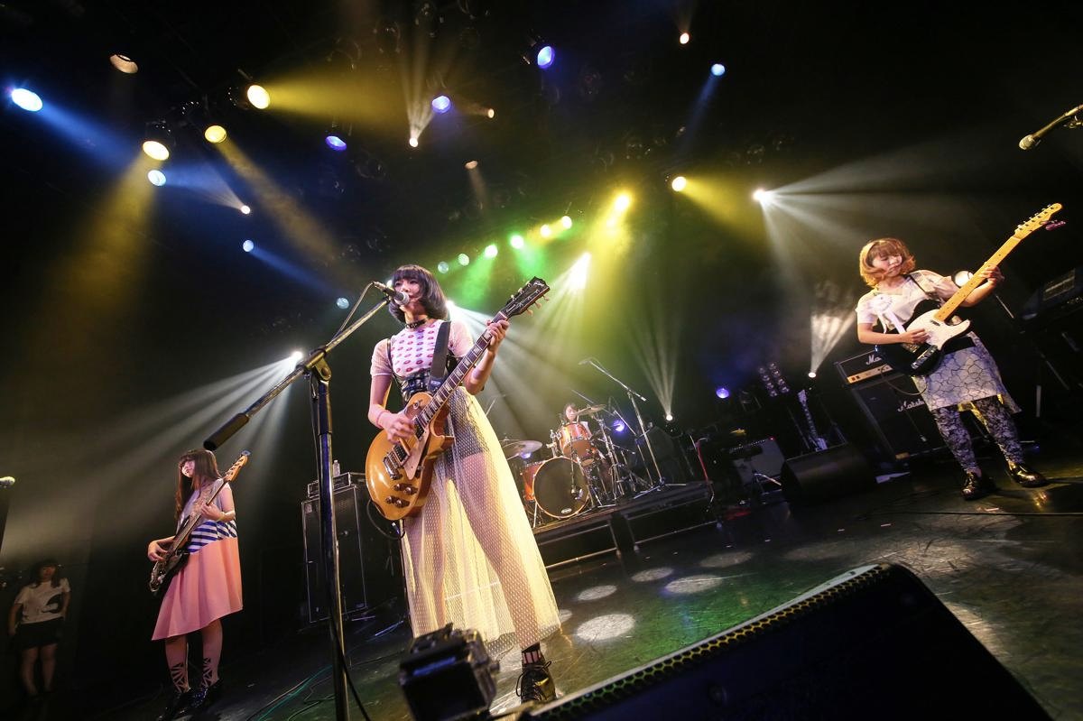 sympathy「トランス状態 ON THE STAGE ～フライデーナイトはどうなっちゃうのー?!～」の様子。（撮影：後藤壮太郎）