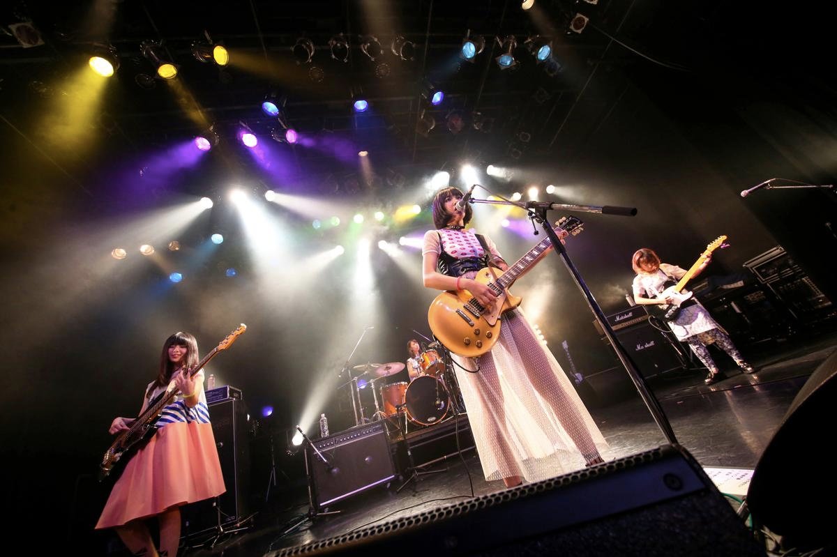 sympathy「トランス状態 ON THE STAGE ～フライデーナイトはどうなっちゃうのー?!～」の様子。（撮影：後藤壮太郎）