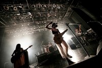 sympathy「トランス状態 ON THE STAGE ～フライデーナイトはどうなっちゃうのー?!～」の様子。（撮影：後藤壮太郎）