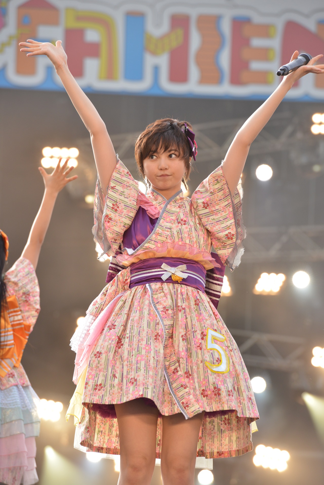 安本彩花