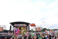 タオルが舞い上がる客席。