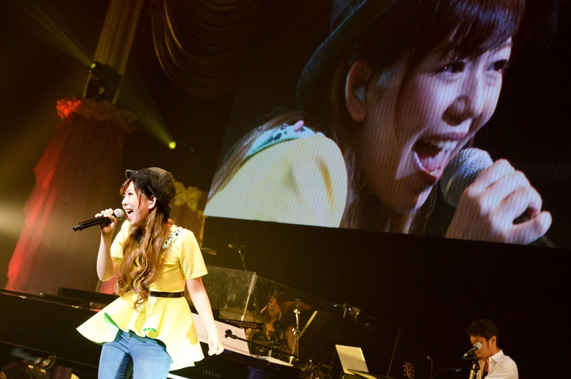 牧野由依デビュー10周年記念公演「Yui Makino 10th Anniversary Live～So Happy!!～」の様子。（撮影：ヨシダヤスシ）