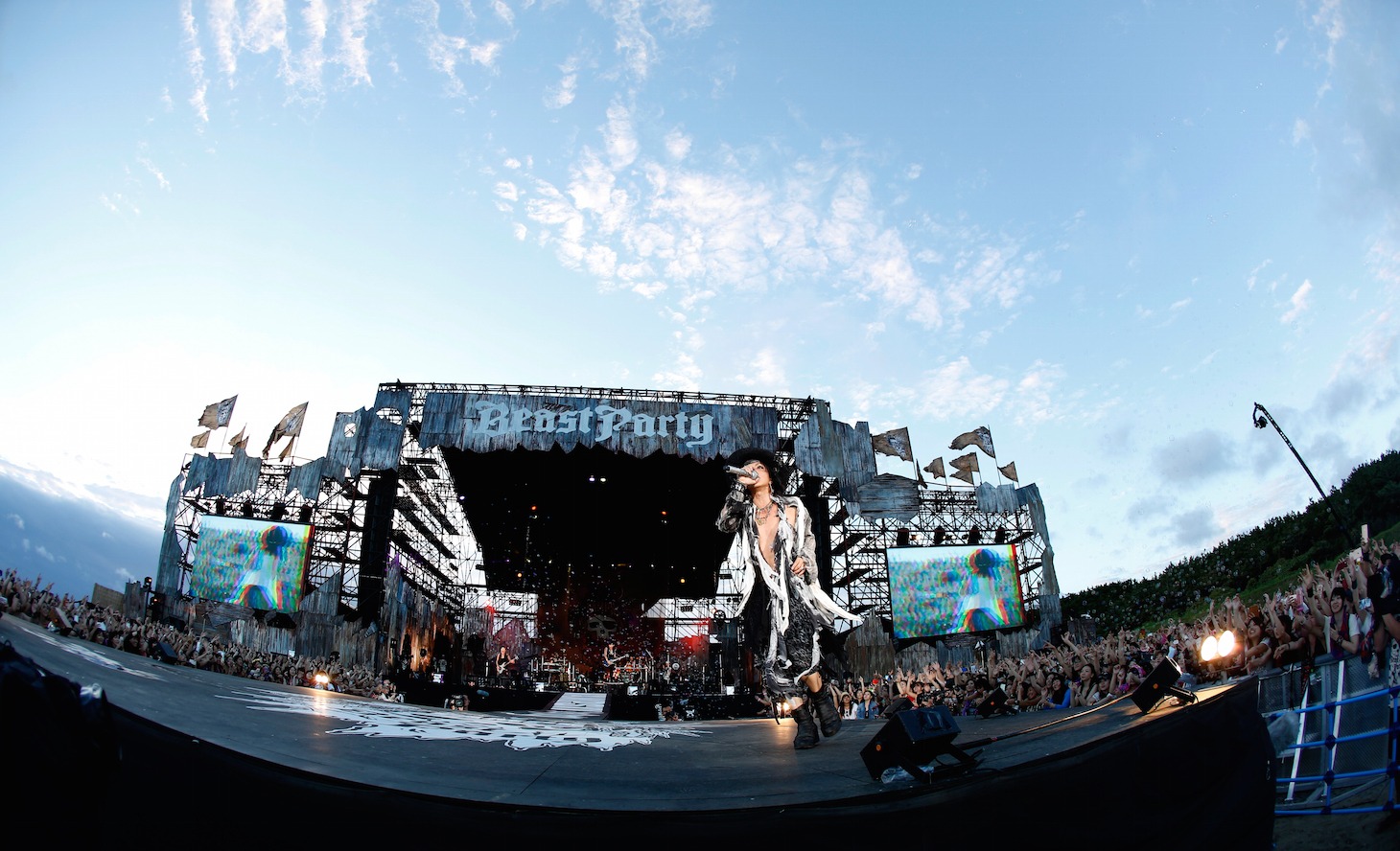 VAMPS「BEAST PARTY」8月23日公演の様子。