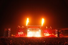 VAMPS「BEAST PARTY」8月22日公演の様子。