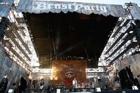 VAMPS「BEAST PARTY」8月22日公演の様子。