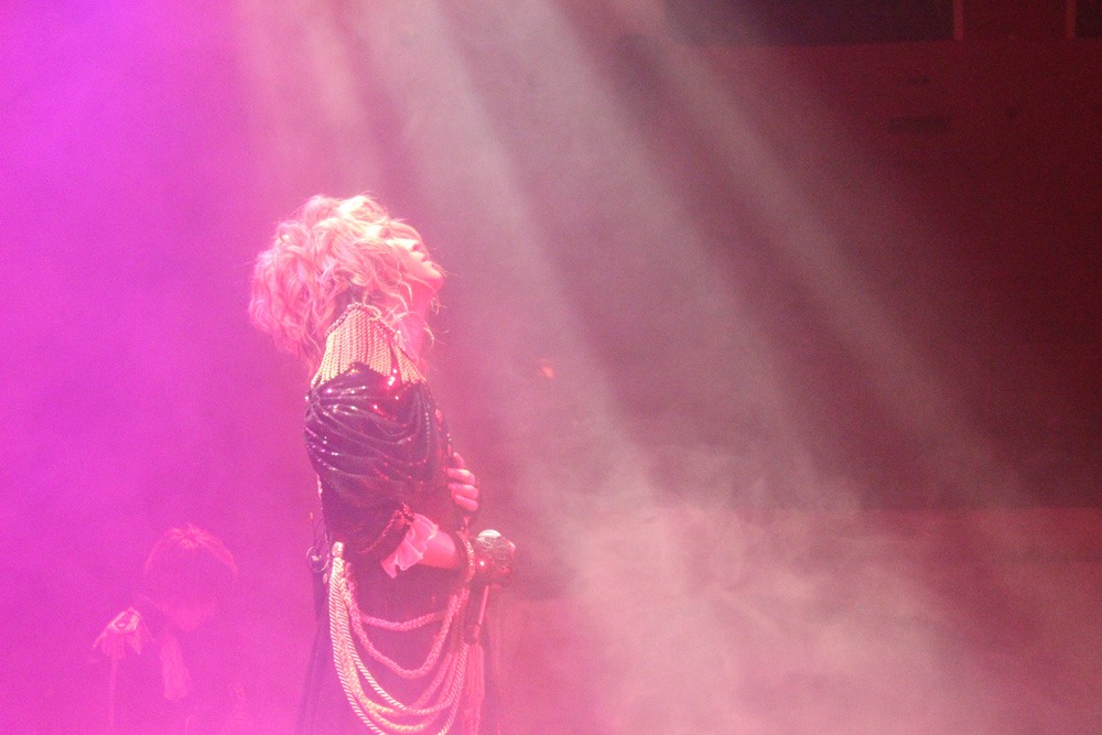「KAMIJO World Tour 2015 -20th ANNIVERSARY BEST- JAPAN FINAL」東京キネマ倶楽部公演の様子。 （撮影：町田拓也）