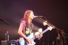 HARUNA（Vo, G）（写真提供：EPICレコードジャパン）