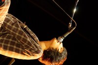 石崎ひゅーい「ナイトミルクVol.2」の様子。（写真提供：EPICレコードジャパン）