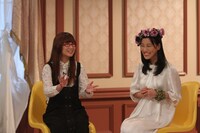 奥華子（左）と高城れに（右）によるトークの様子。（写真提供：音組）