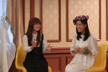 奥華子（左）と高城れに（右）によるトークの様子。（写真提供：音組）