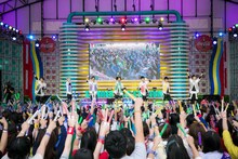 超特急（撮影：米山三郎［SignaL］）