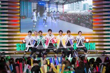 超特急（撮影：米山三郎［SignaL］）