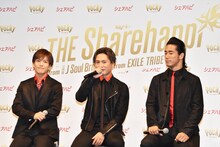 「THE Sharehappi」キャンペーン内容について説明する岩田剛典、登坂広臣、小林直己。