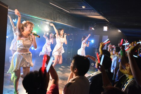 GALETTe結成2周年記念イベントの様子。