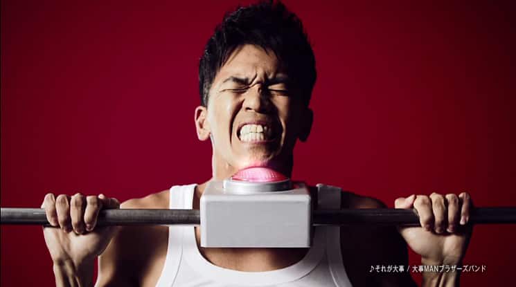 Dj和のミックスアルバムcmで武井壮 あごにたんこぶできた 音楽ナタリー Dj和のミックスアルバムcmで武井壮 あごにたんこぶできた 音楽ナタリー