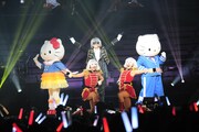 ハローキティ、ディアダニエルとコラボレートする＿＿（アンダーバー）。（写真提供：EXIT TUNES）(c) 2015 SANRIO CO.,LTD.