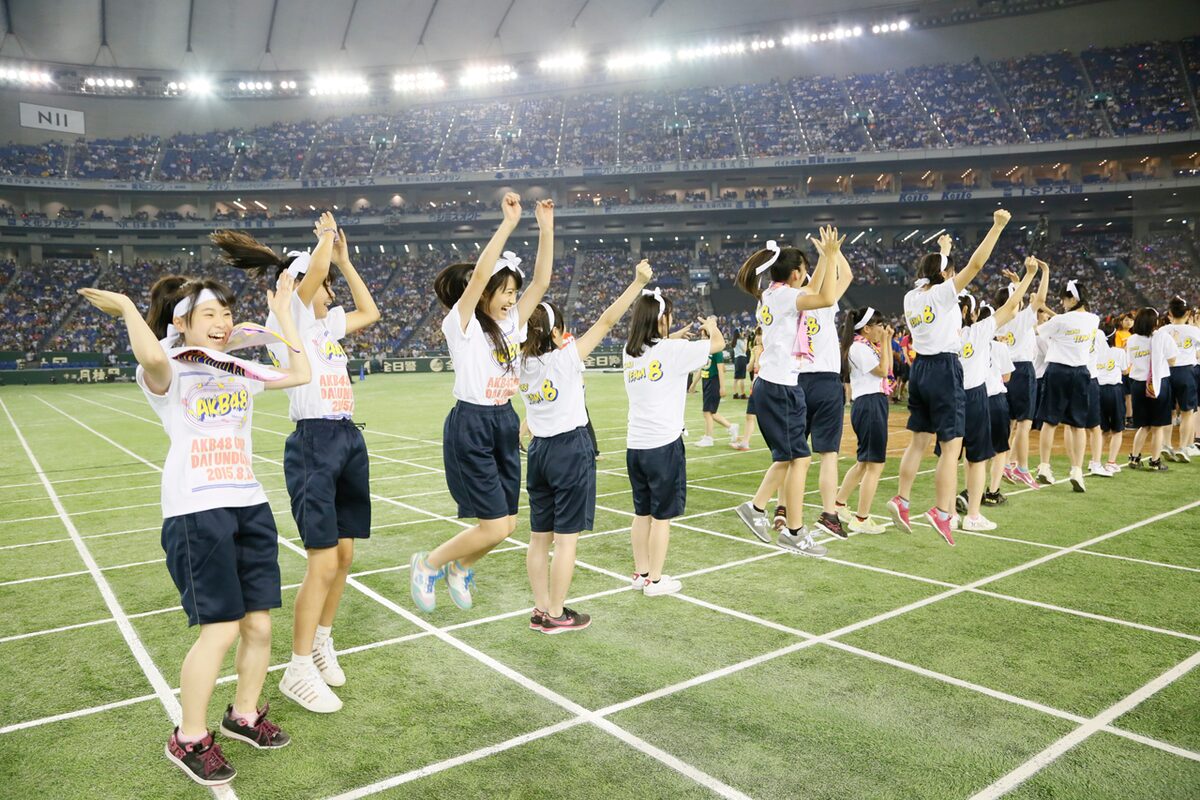 総合優勝を決めたAKB48 チーム8。 (c)AKS - AKB48グループ大運動会 