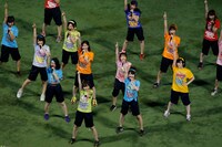 「ハロウィン・ナイト」歌唱の様子。 (c)AKS