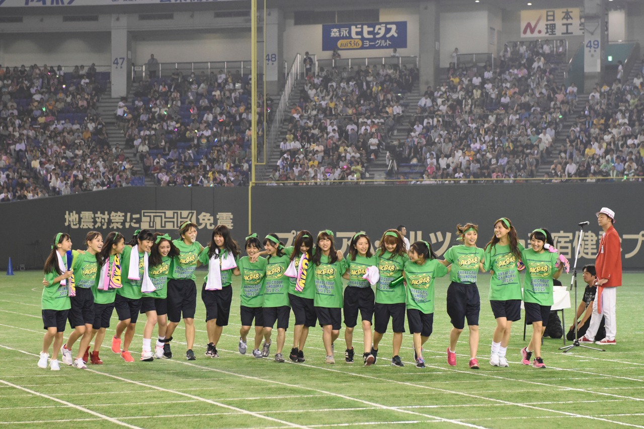 AKB48 チームKの競技中の様子。 (c)AKS