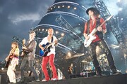「長渕剛 10万人オールナイト・ライヴ 2015 in 富士山麓」の様子。(撮影:辻徹也)