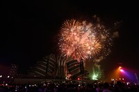 第1部開始前に打ち上げられた花火。（写真提供：日刊スポーツ新聞社）