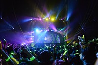 GReeeeN「GReeeeN TOUR 2015！『9周年だよ！10周年目前ツアー！～9SJ～』」東京・Zepp Tokyo公演の様子。（写真提供：ユニバーサルミュージック）