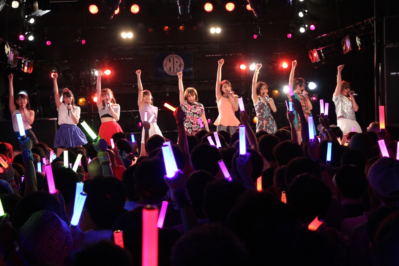 本日8月27日に行われた「アンジュルム ライブツアー 2015 SUMMER/AUTUMN ～FIGHTING NINE～」埼玉公演の様子。（写真提供：アップフロントエージェンシー）