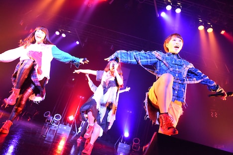 「TOKYO BiSH SHiNE」の様子。