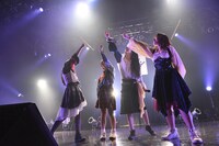 「TOKYO BiSH SHiNE」の様子。