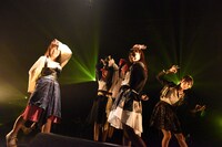 「TOKYO BiSH SHiNE」の様子。