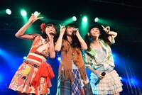 dropによるライブの様子。