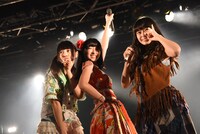 dropによるライブの様子。