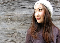 表題曲「スーパーヒーロー」の作詞を手がけたYuReeNa。