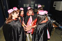 ライブ前の円陣の様子。