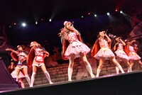 PASSPO☆によるライブの様子。