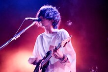 「ROCK IN JAPAN FESTIVAL 2015」でパフォーマンスする米津玄師。（撮影：中野敬久）