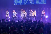 超特急（撮影：米山三郎［SignaL］）