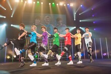 超特急（撮影：米山三郎［SignaL］）