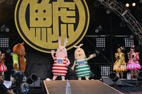 ウルフィ、プーチン、キレネンコが登場しにぎやかになったステージ。