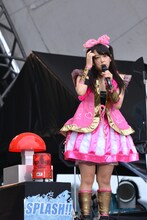 “魔法のボタン”の前でもったいぶる安藤ゆず。