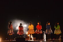 キャンプファイヤーを楽しむチームしゃちほこ。