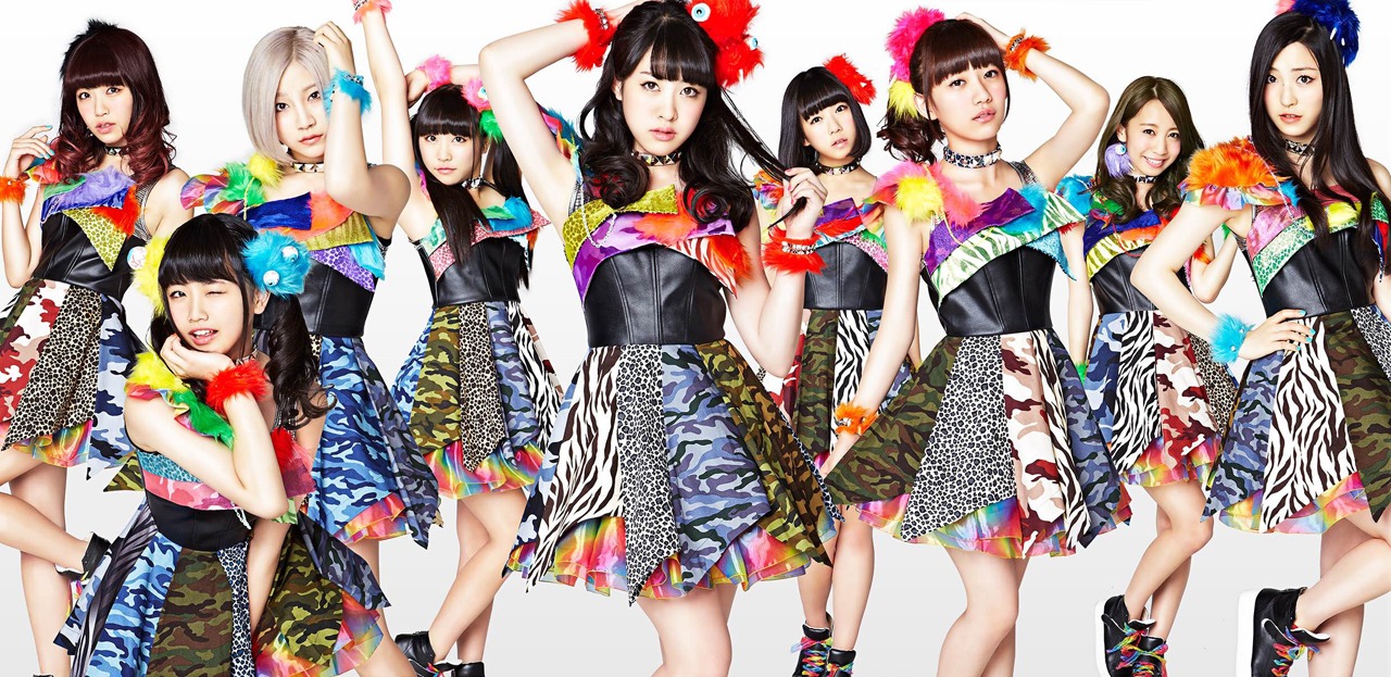Cheeky Parade。左から3番目が鈴木真梨耶。中央が山本真凜。